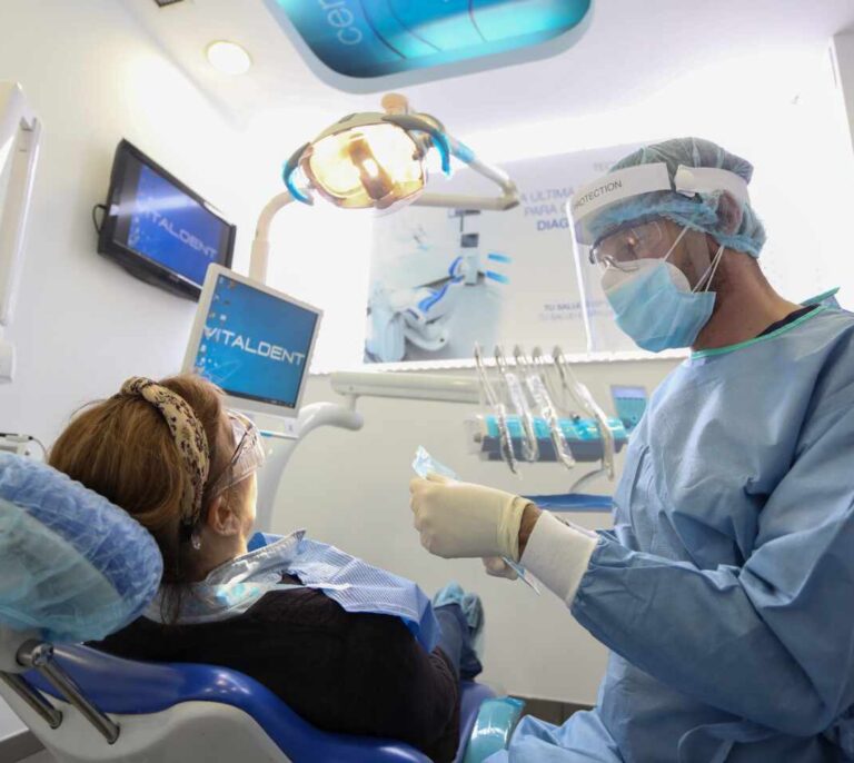 El Consejo General de Dentistas ofrece su colaboración para vacunar contra el Covid-19