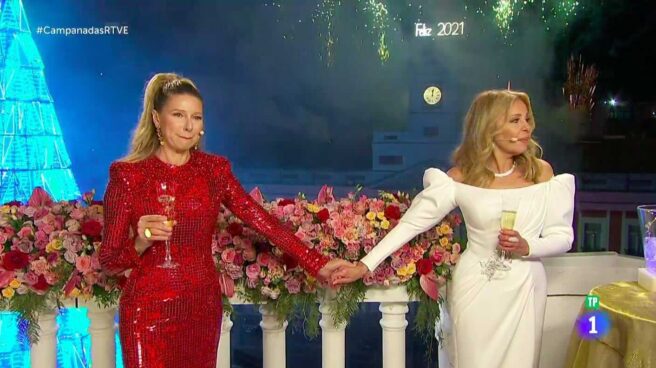 Anne Igartiburu y Ana Obregón, en las campanadas de fin de año de La 1. Anne Igartiburu y Ana Obregón, en las campanadas de fin de año de La 1.