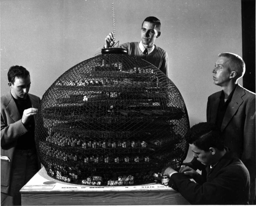 Estudiantes de Diseño de Buckminster Fuller conciben un molino de algodón geodésico. Special Colle