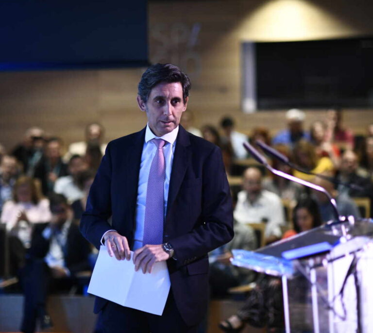 Telefónica se revaloriza casi 5.000 millones este año y está cerca de igualar su valor con la deuda