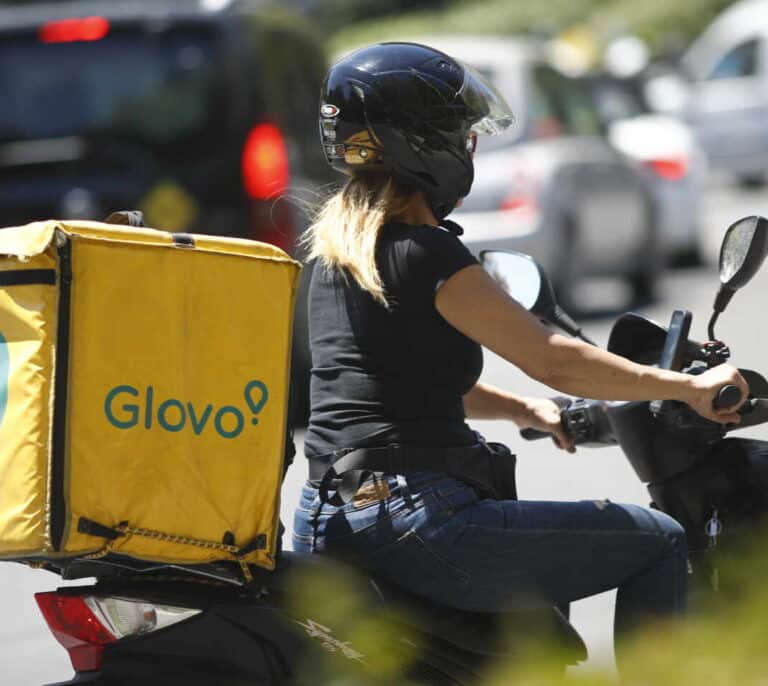 Trabajo quiere crear un observatorio de las plataformas para vigilar a Glovo y Deliveroo