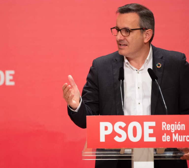 El PSOE sospecha que "altos cargos en Madrid" se vacunaron con dosis de Murcia