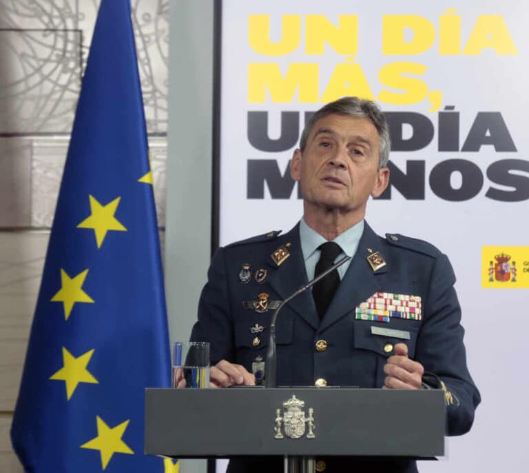 Podemos pide el cese del JEMAD por vacunarse