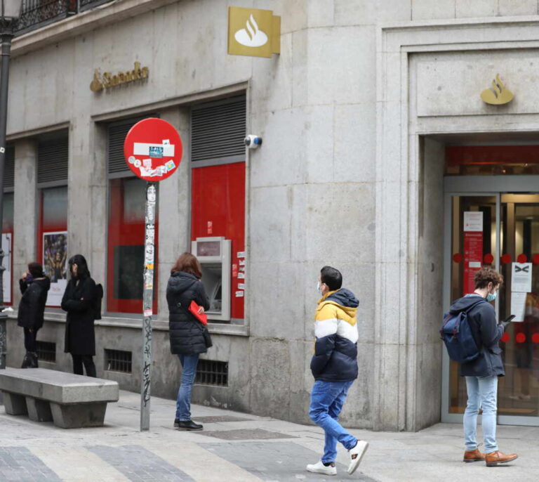 La banca cree que la atención física en oficina es de lo menos demandado por los clientes