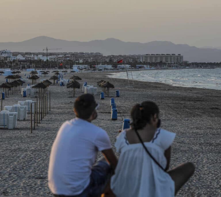 Estas son las cinco medidas sanitarias que debe cumplir en las playas valencianas