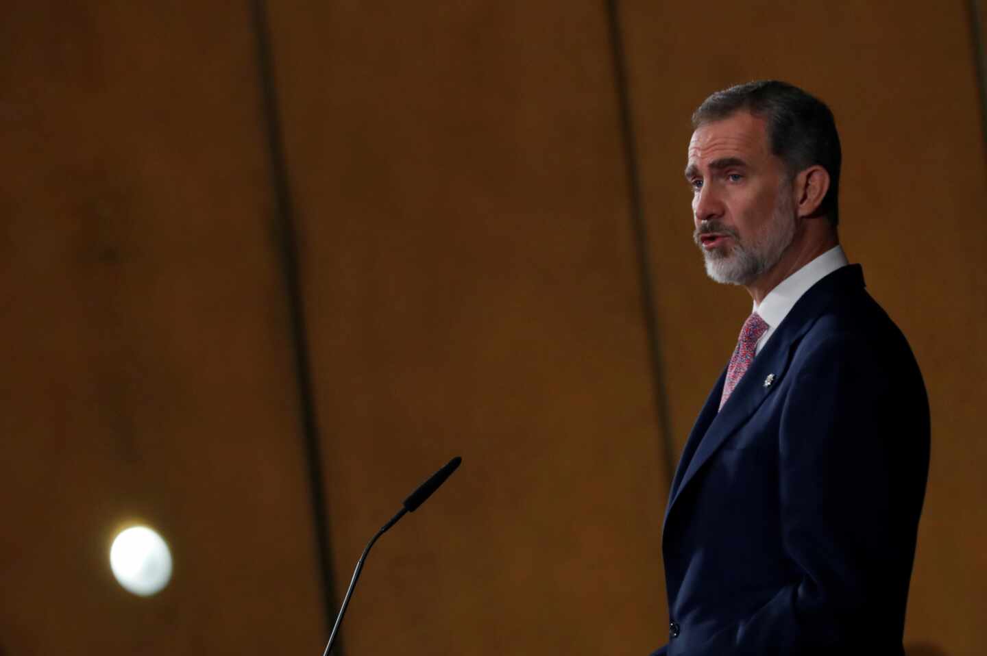 El Rey Felipe VI durante su intervención en el acto en conmemoración del XL Aniversario de la entrada en funcionamiento del Tribunal Constitucional.