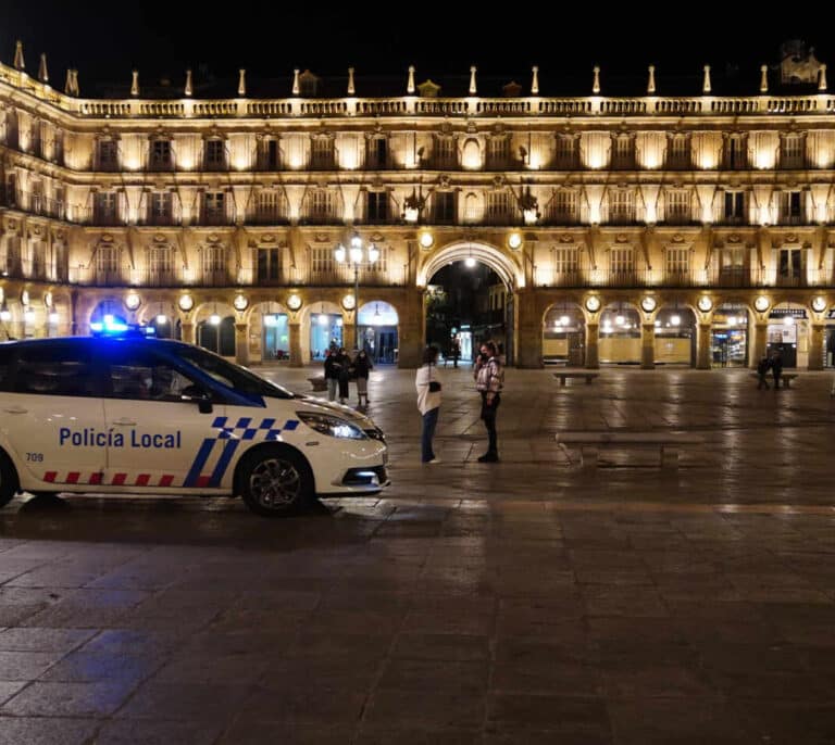 Dimite un alto cargo de Cs en Salamanca por asistir a una fiesta ilegal y desafiar a la policía: "A vosotros os pago yo"
