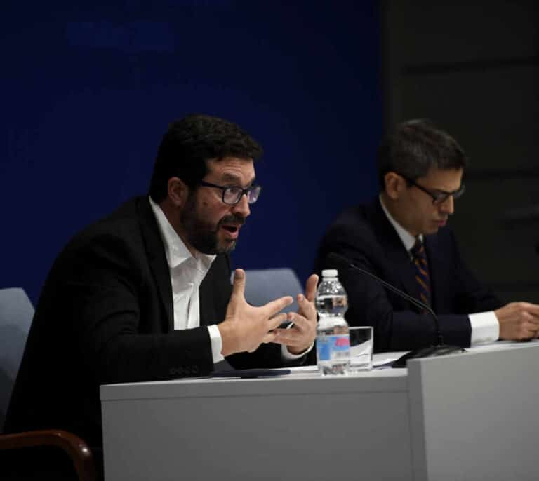 Trabajo asegura que el paro sube por las altas para cobrar prestaciones y por las renovaciones automáticas