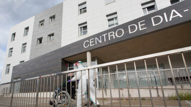Sanitarios en un centro de mayores en Lugo.