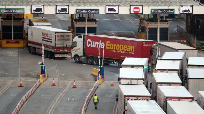 Los camiones llegan al Puerto de Dover el 31 de diciembre de 2020.