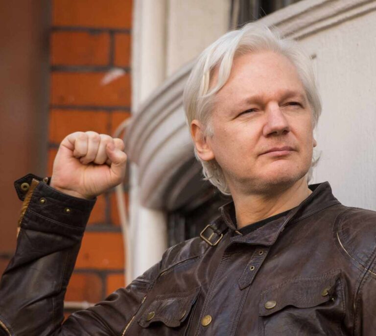 La justicia británica rechaza la extradición de Julian Assange a Estados Unidos