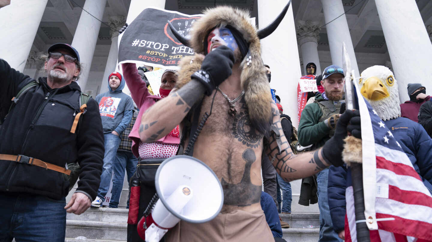 El asaltante del Capitolio lleva tatuado este símbolo vikingo