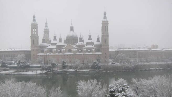EuropaPress_3509459_catedral_pilar_nevada_paso_borrasca_filomena_zaragoza_aragon_espana_enero Zaragoza bajo la nevada.