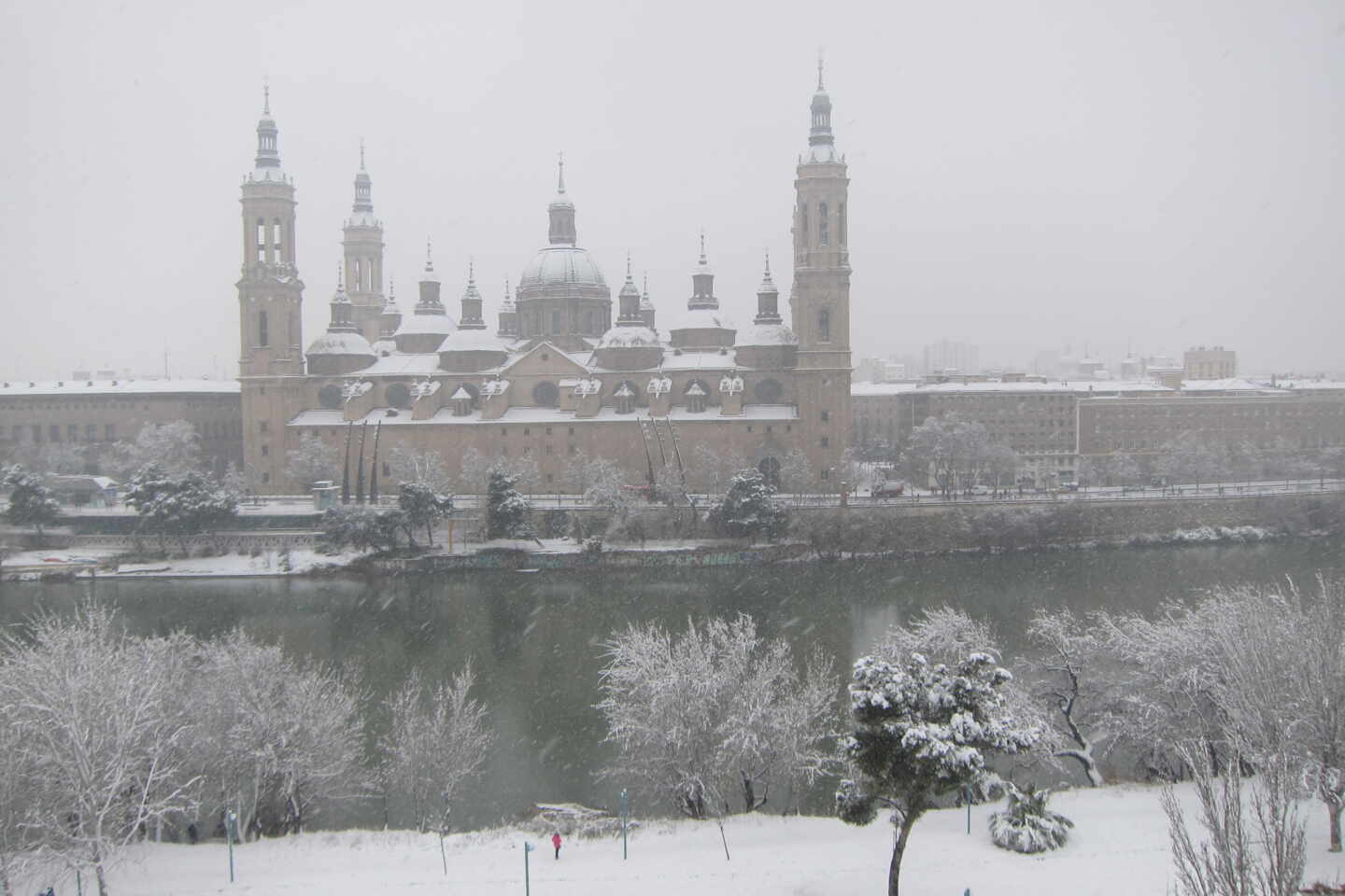 Zaragoza bajo la nevada.