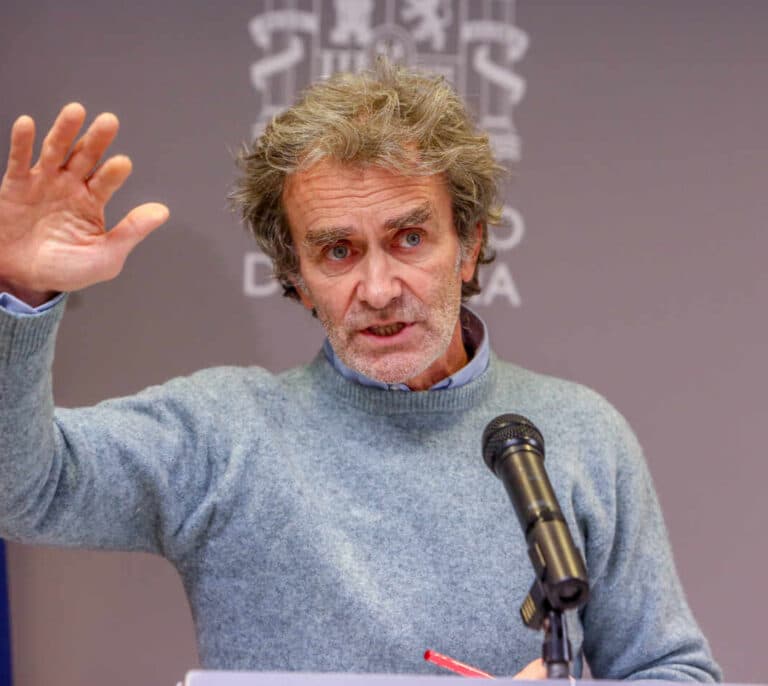 Simón afirma que "si no estamos ya en el pico de la tercera ola, estamos muy cerca"