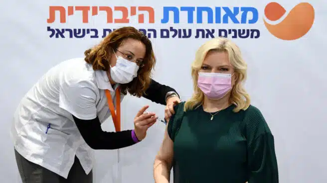 Israel, el país que más vacuna del mundo, comienza con los mayores de 45 años