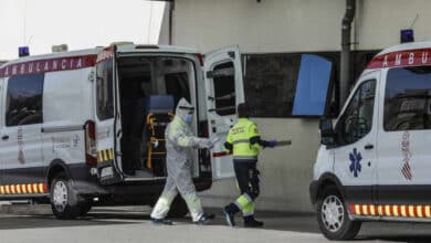 Muere la mujer embarazada con una herida de bala en la cabeza tras salvar los médicos a su bebé