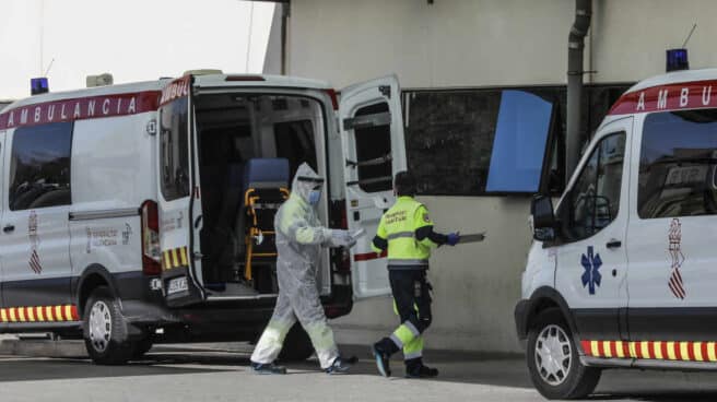 EuropaPress_3522580_ambulancia_acceso_urgencias_hospital_fe_valencia_comunidad_valenciana Una ambulancia en el acceso de Urgencias de un hospital de Valencia.
