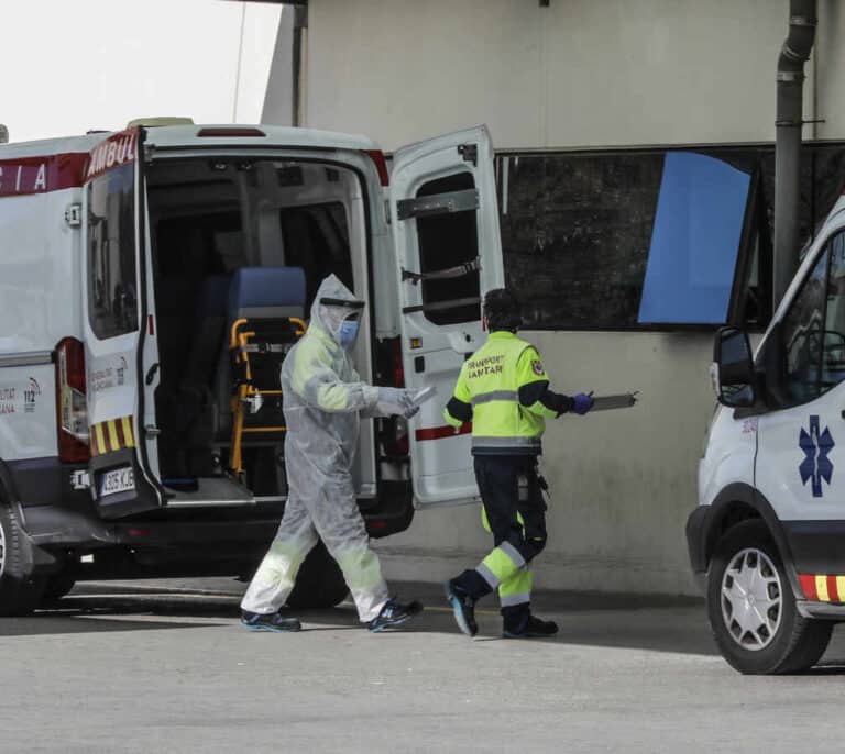 Muere la mujer embarazada con una herida de bala en la cabeza tras salvar los médicos a su bebé