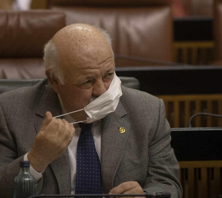 El consejero de Sanidad andaluz sobre el desperdicio del 20% de vacunas de Covid: "Quedaba un culillo"