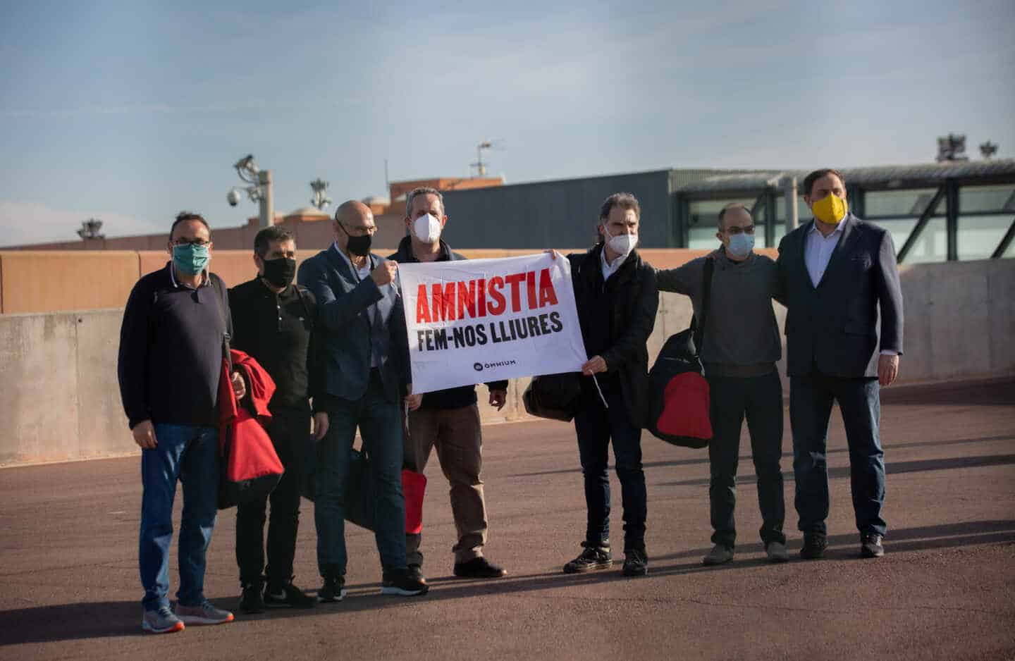 Los presos del procés salen de la cárcel de Lledoners.