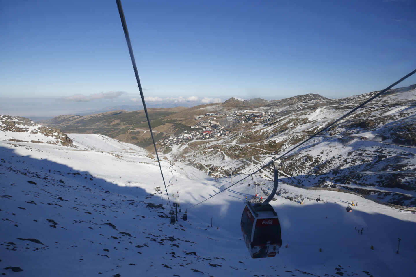 La estación de esquí de Sierra Nevada abre un aforo limitado a 6.000 esquiadores