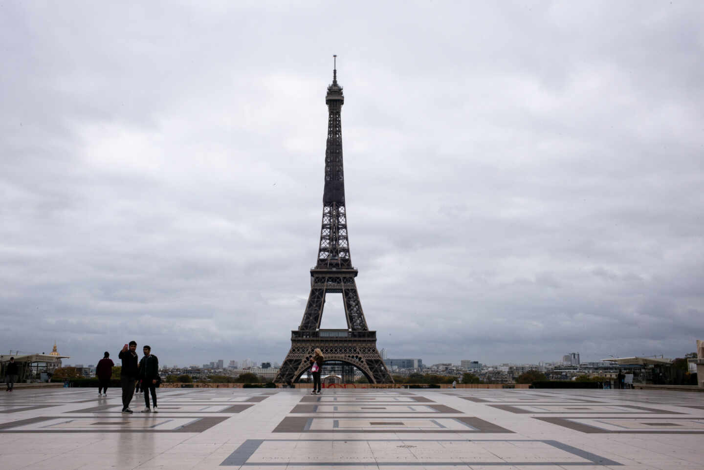 Francia adelanta el toque de queda a las 18h en todo el país