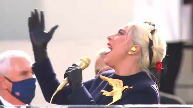 Así ha cantado Lady Gaga el himno de Estados Unidos en la investidura de Joe Biden