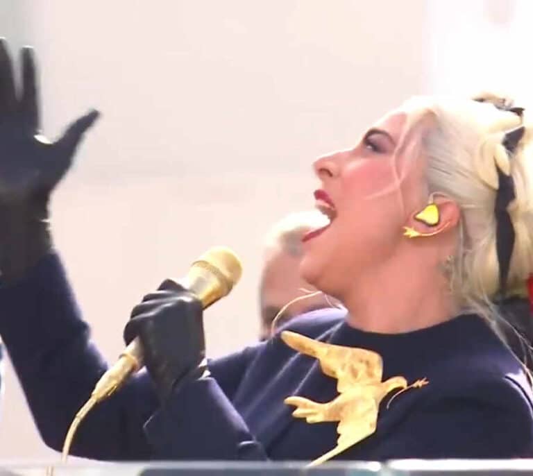 Así ha cantado Lady Gaga el himno de Estados Unidos en la investidura de Joe Biden