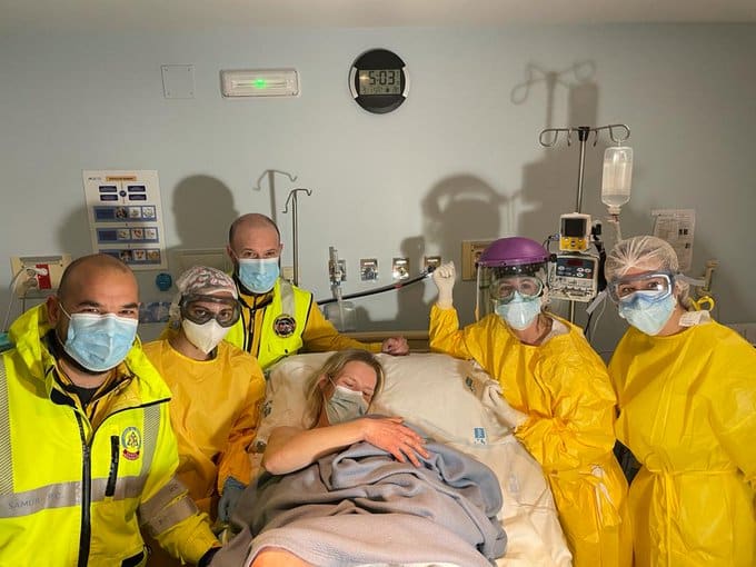 La madre que dio a luz antes de llegar al hospital en Madrid.