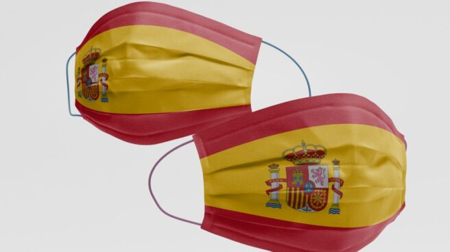 Mascarilla con la bandera de España.