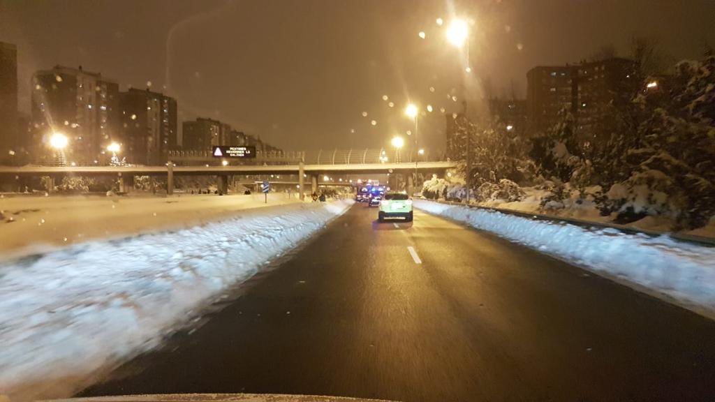 Circulación en la M-30 de Madrid tras la nevada.