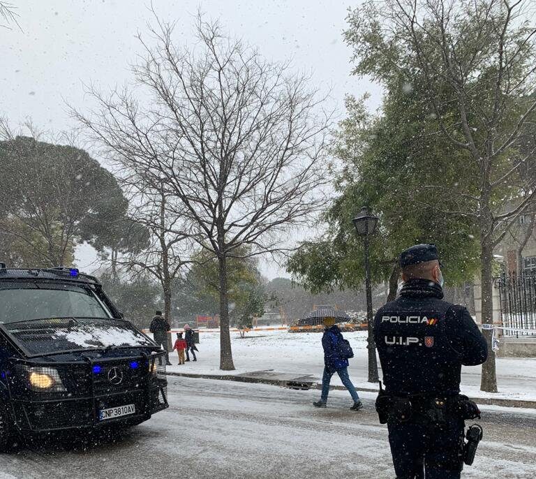 Policía Nacional salva la vida a un hombre con Covid-19 que se ahogaba en su casa de Vallecas