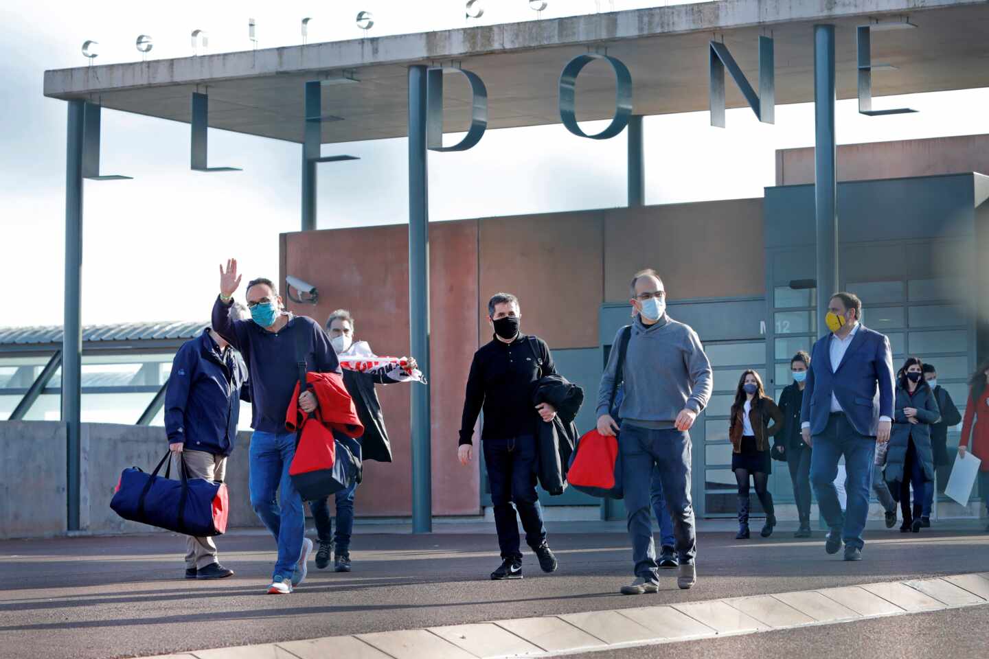 Los presos del procés salen de la prisión de Lledoners.