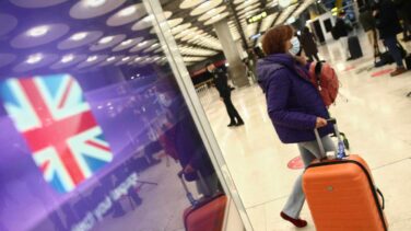 Reino Unido exigirá cuarentena a los viajeros que hayan pasado el Covid y tengan una dosis
