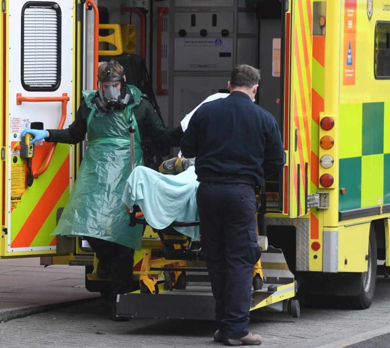 Reino Unido registra 1.820 muertes por coronavirus, su máximo en toda la pandemia