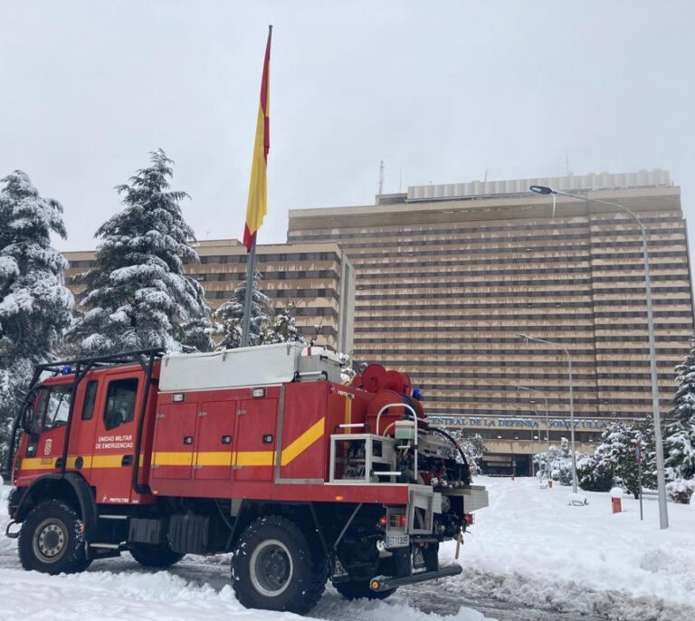 La UME limpia los accesos a hospitales, Barajas y Mercamadrid