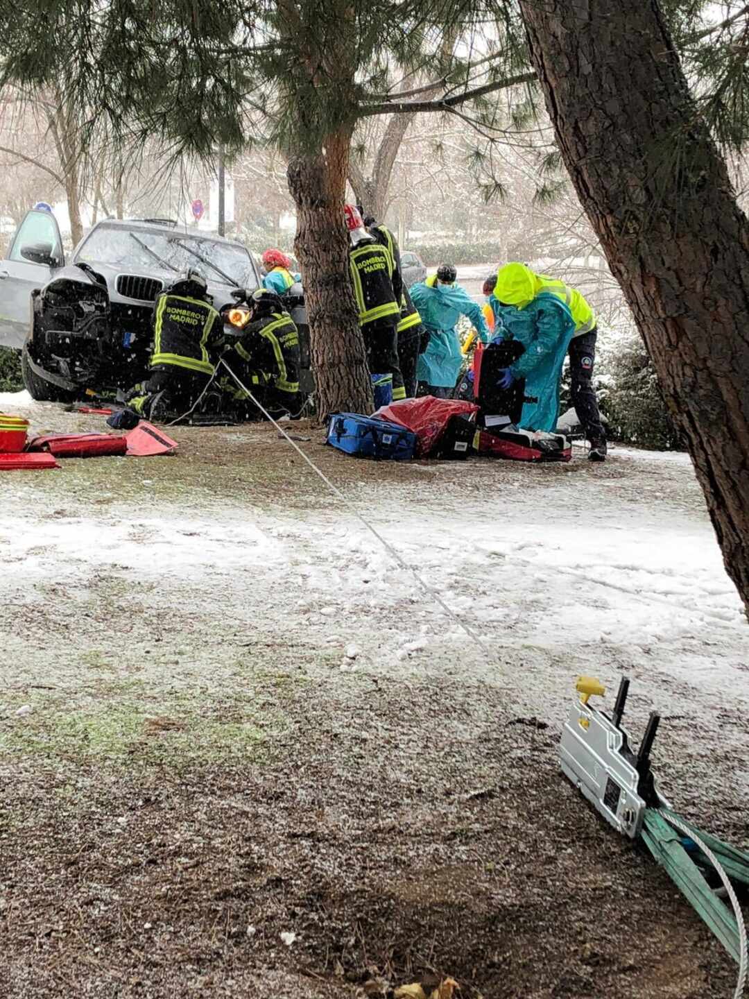 Un accidente por la nieve deja un herido grave con traumatismo craneoencefálico en Madrid
