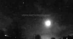 VÍDEO | Una gran bola de fuego atravesó el cielo de Madrid esta madrugada