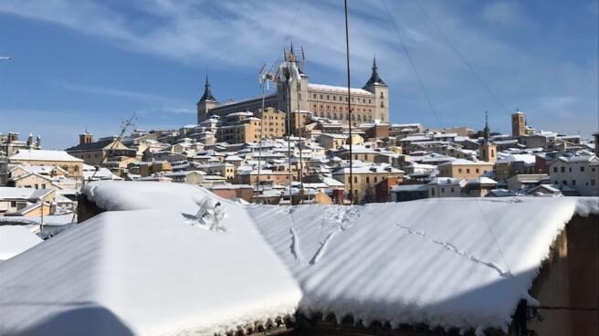 VÍDEO La espectacular vista de pájaro del Alcázar de Toledo teñido de blanco tras Filomena