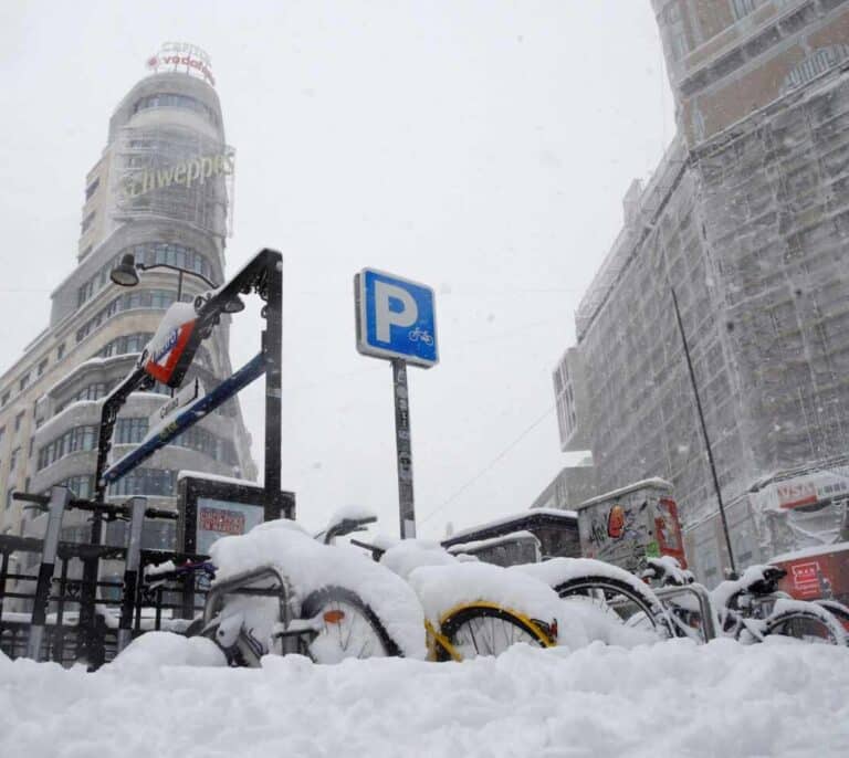 Sin luz, agua o calefacción en viviendas de Madrid con temperaturas bajo cero