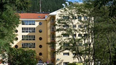 Sindicalistas, gerentes, religiosos, camareros y repartidores, vacunas sin control en un hospital de Bilbao