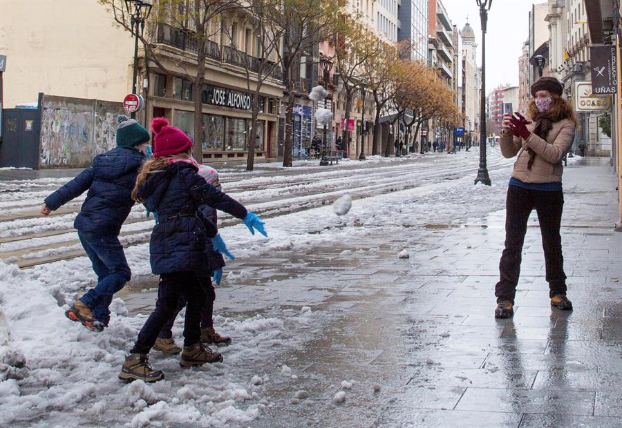 24 provincias continúan hoy con avisos por heladas y 15 por viento, oleaje y niebla