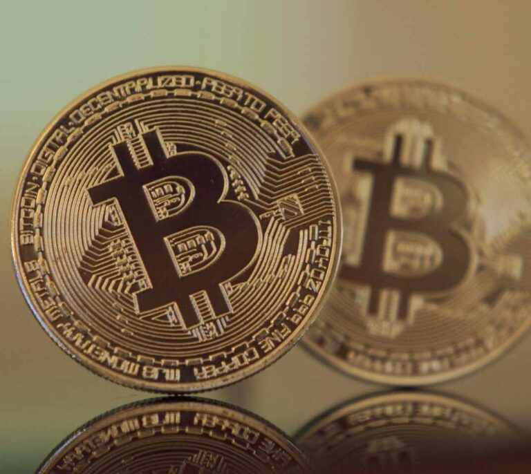 El conflicto entre las dos mayores plataformas de criptos aumenta la fragilidad del bitcoin