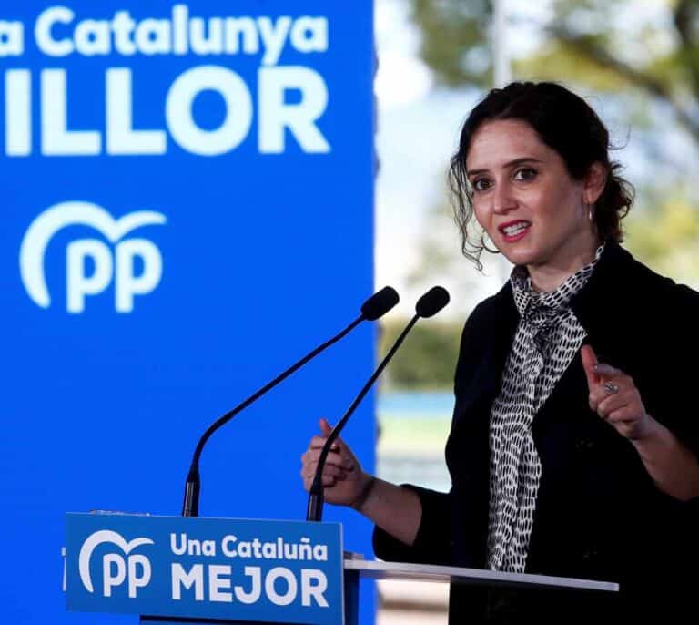 Ayuso, en Barcelona: "El único logro que tiene Illa es ser catalán"