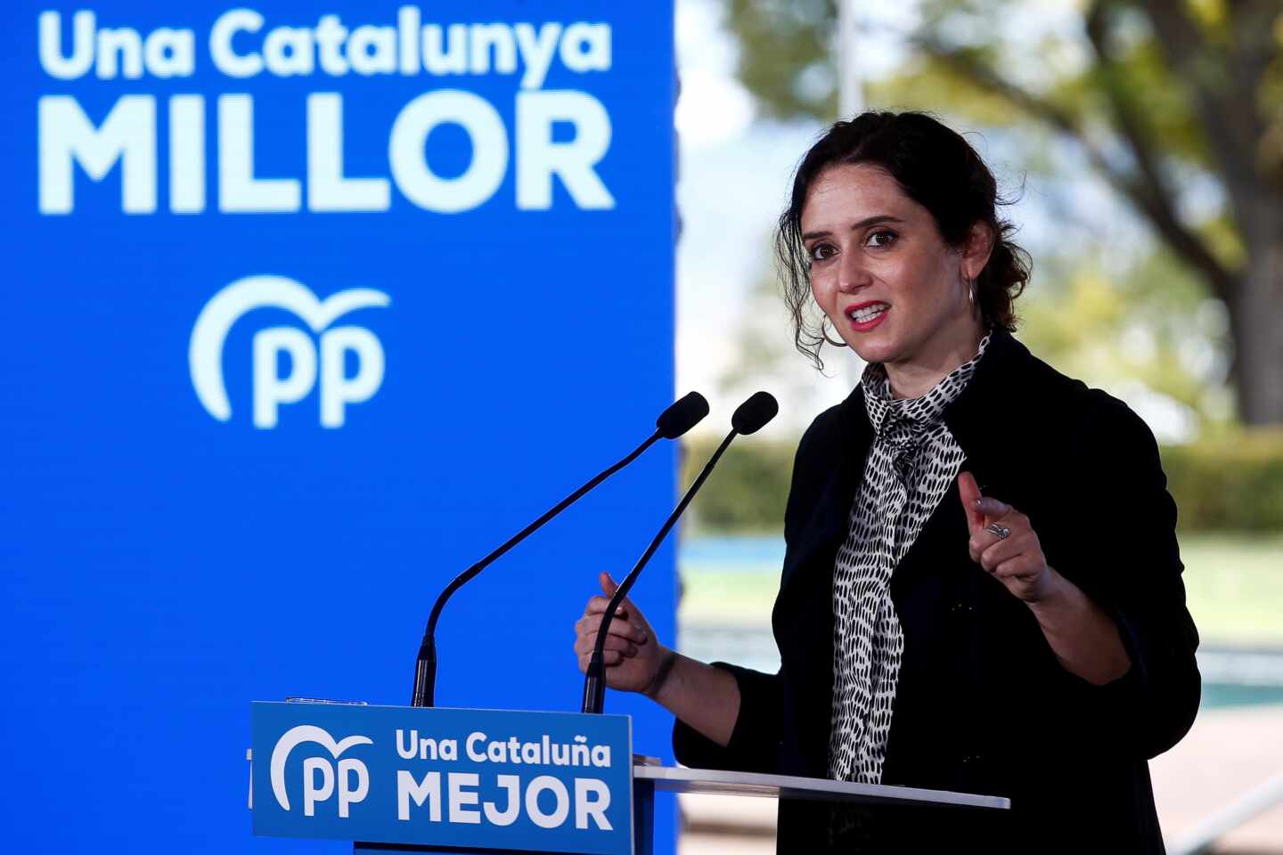 La presidenta de la Comunidad de Madrid, Isabel Díaz Ayuso, participa en un acto electoral en Barcelona.