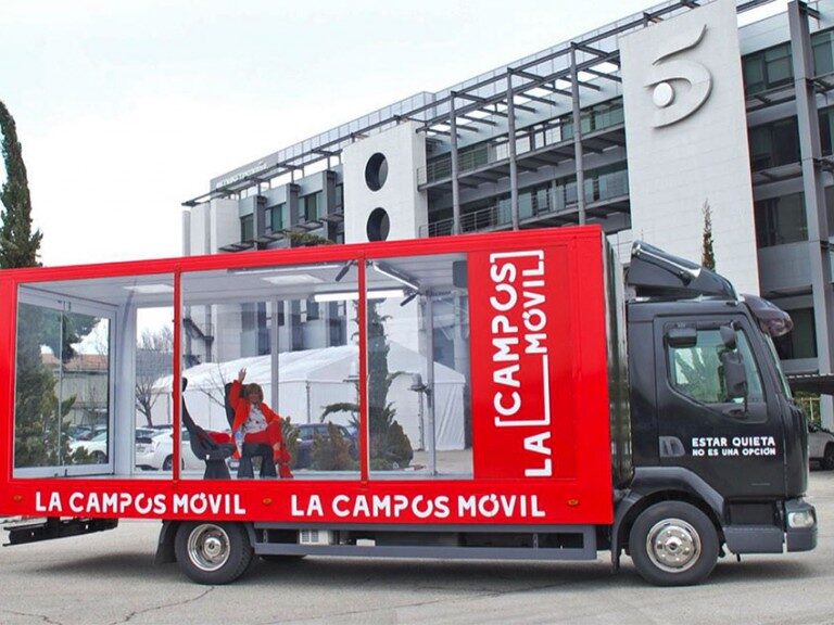 ¿Batman? ¿Robin? No, es ‘La Campos Móvil’: el nuevo programa de María Teresa Campos