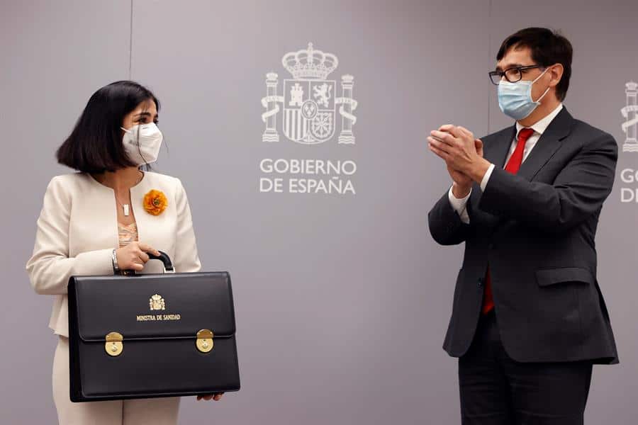 Carolina Darias y Salvador Illa, en el acto de traspaso de la cartera de Sanidad.