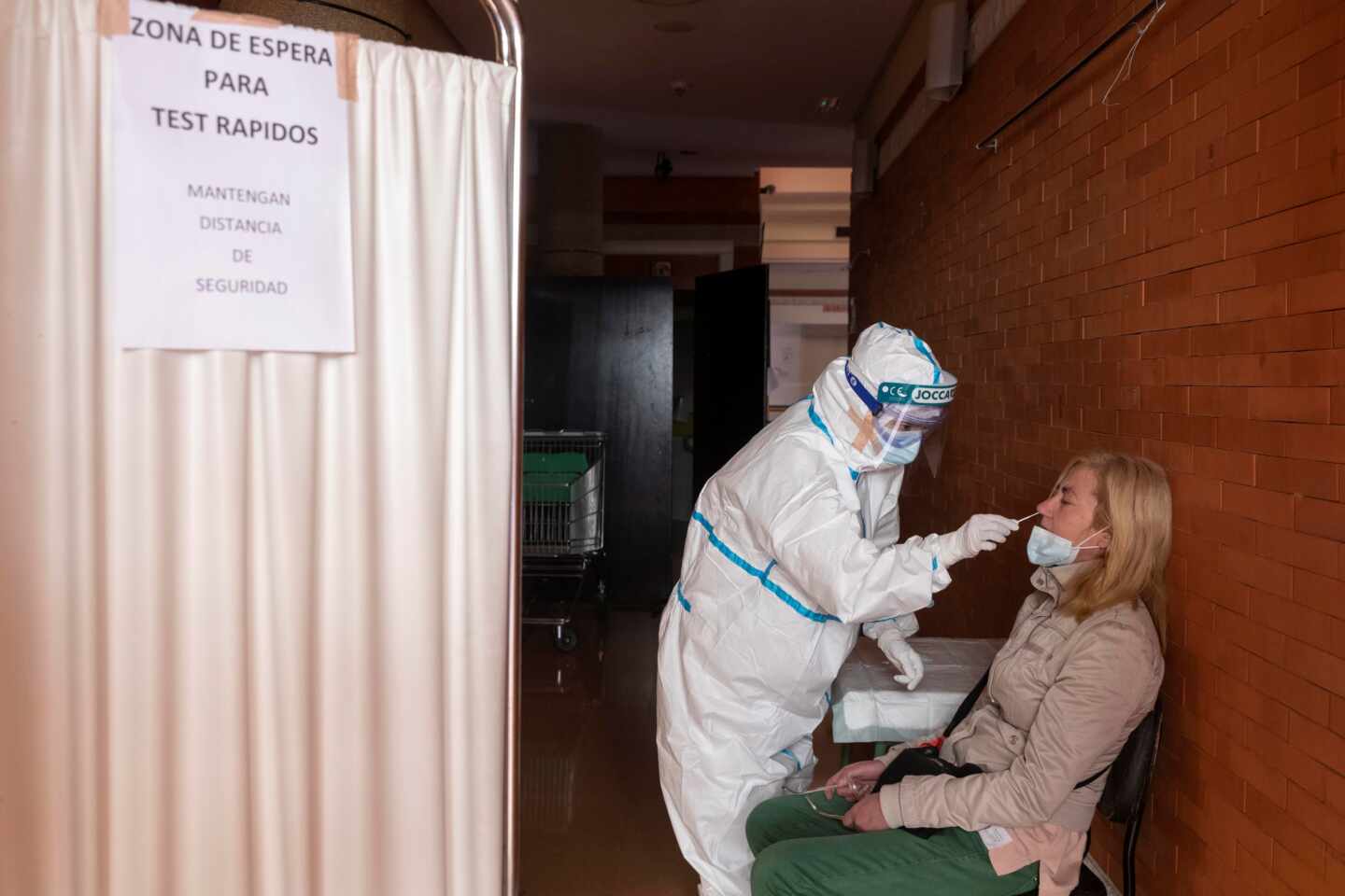 60 personas en cuarentena por una menor contagiada que se escapó de casa