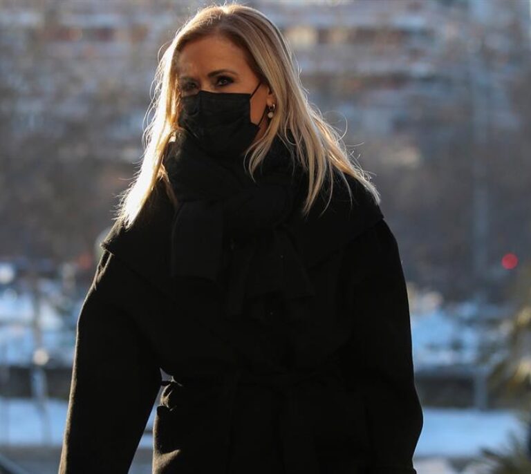 La coordinadora del máster de Cifuentes confirma que falsificó el acta del trabajo final de máster